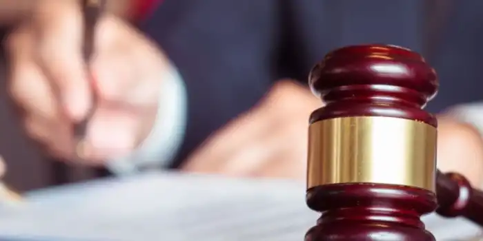 court_hammer_lawyer