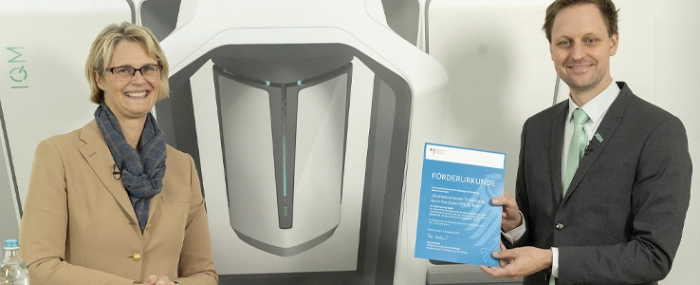 Anja-Karliczek-Jan-Goetz-CEO-IQM