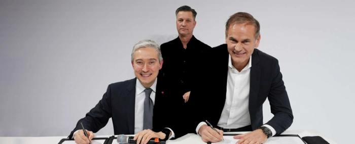 signing-us