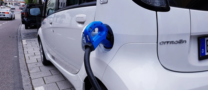 Pixabay-electric-car