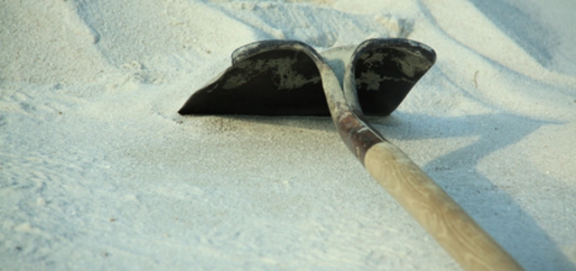 shovel-sand
