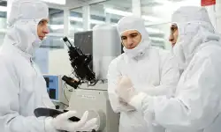 engineers-in-lab