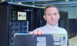 MFholdsphotprocessorcardfrontal