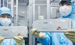 researchers-battery-cells