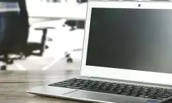 PhotoMIX-Company-laptop-in-the-office