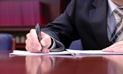 contract-signing