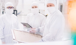 cleanroom-production-IC-substrates