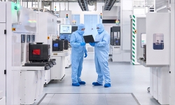 engineers-working