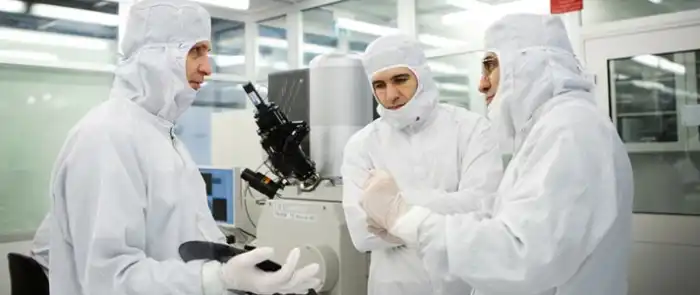 engineers-in-lab