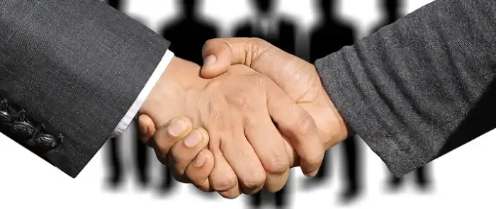geralt-hands-handshake3