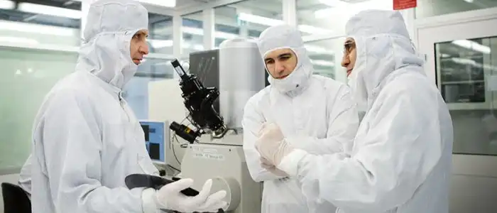 engineers-in-lab